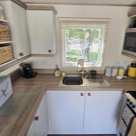 Luxury Lakeside Caravan With Hottub And Private Fishing Peg, Tattershall Lakes Dış mekan fotoğraf