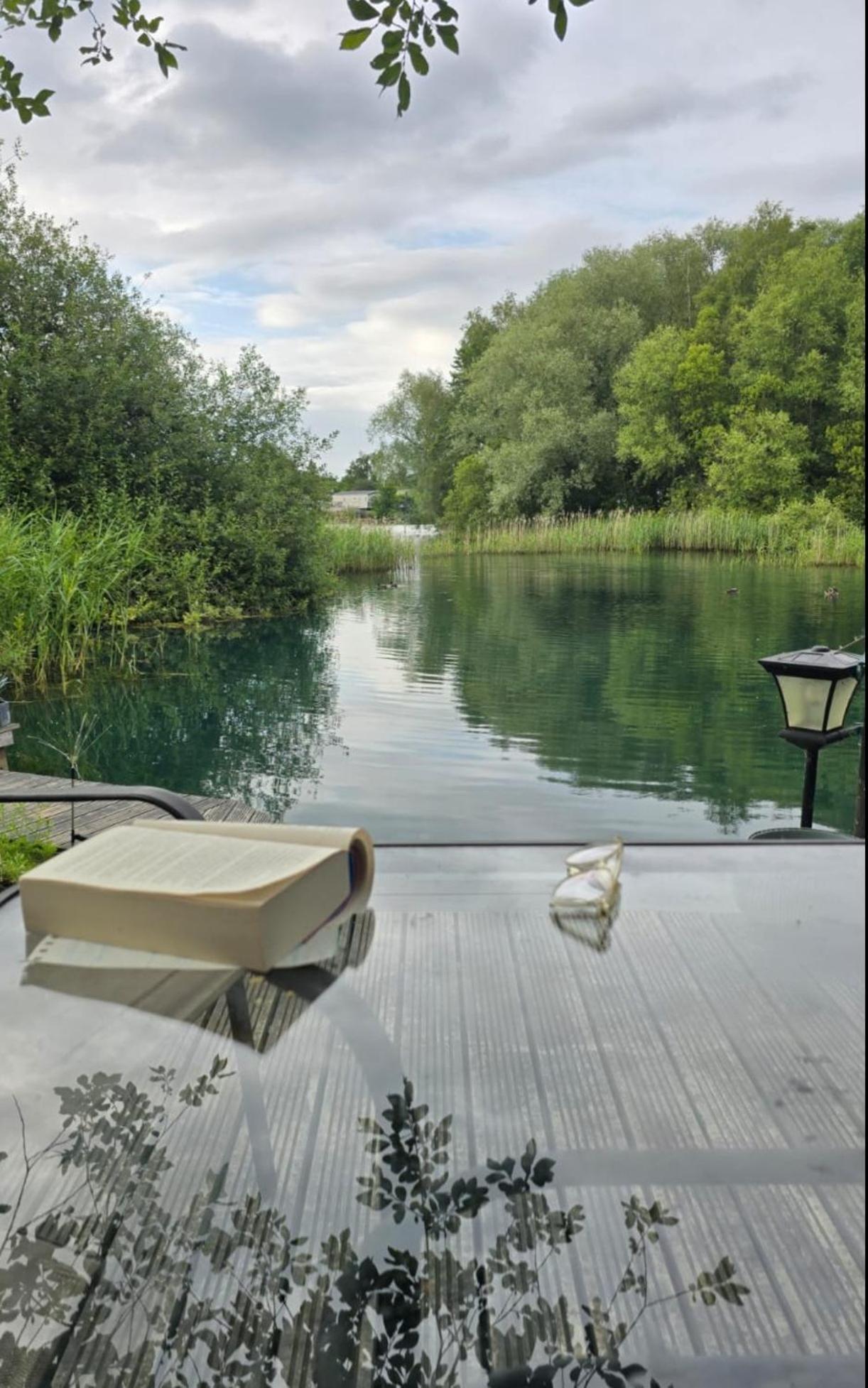 Luxury Lakeside Caravan With Hottub And Private Fishing Peg, Tattershall Lakes Dış mekan fotoğraf
